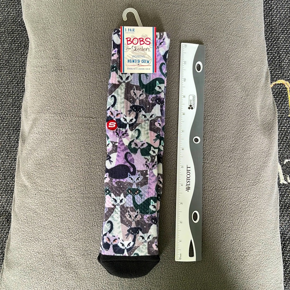 Bobs from Skechers women’s printed crew cat socks